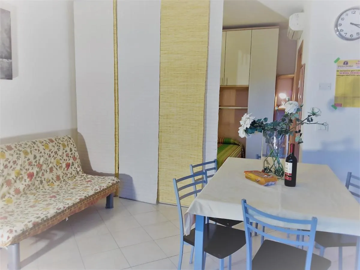 Apartment Iris 21 Abitazione In Posizione Strategica Immersa Nel Villaggio Dei Fiori Caorle Italy